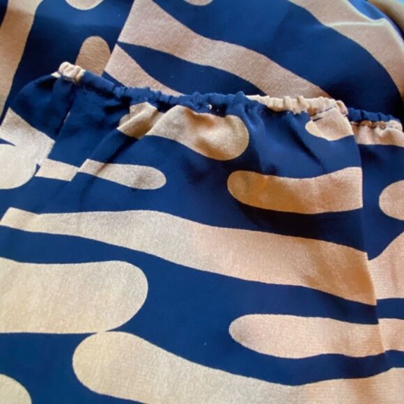 0145 What Goes Around Comes Around Print Blouse Shirt Size L NWT - Picture 9 of 10